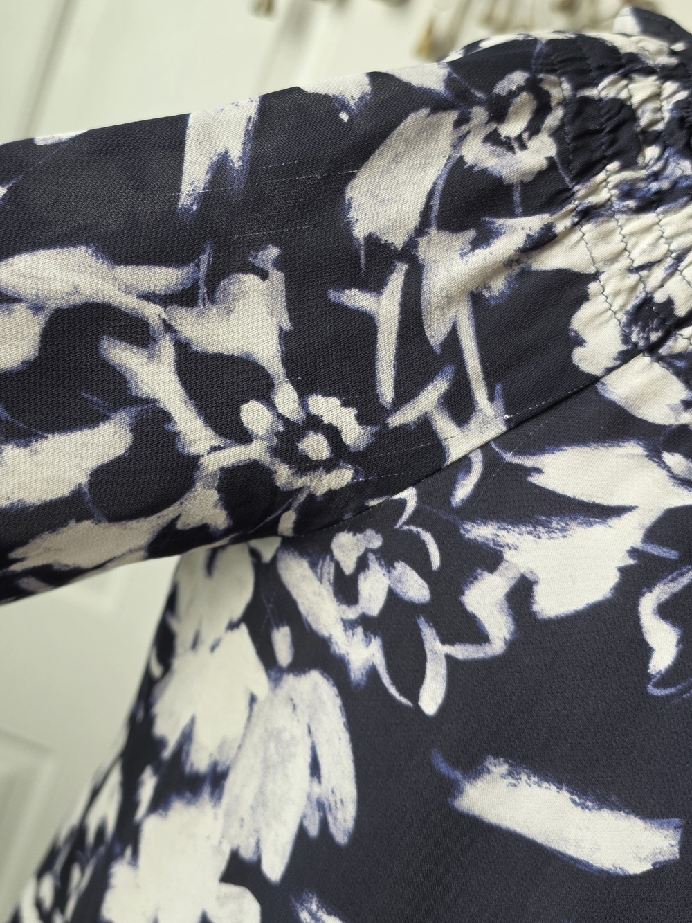 Lafayette 148 New York Raelyn Off-Shoulder Blouse Womens M Navy White Floral Flo - Picture 9 of 13